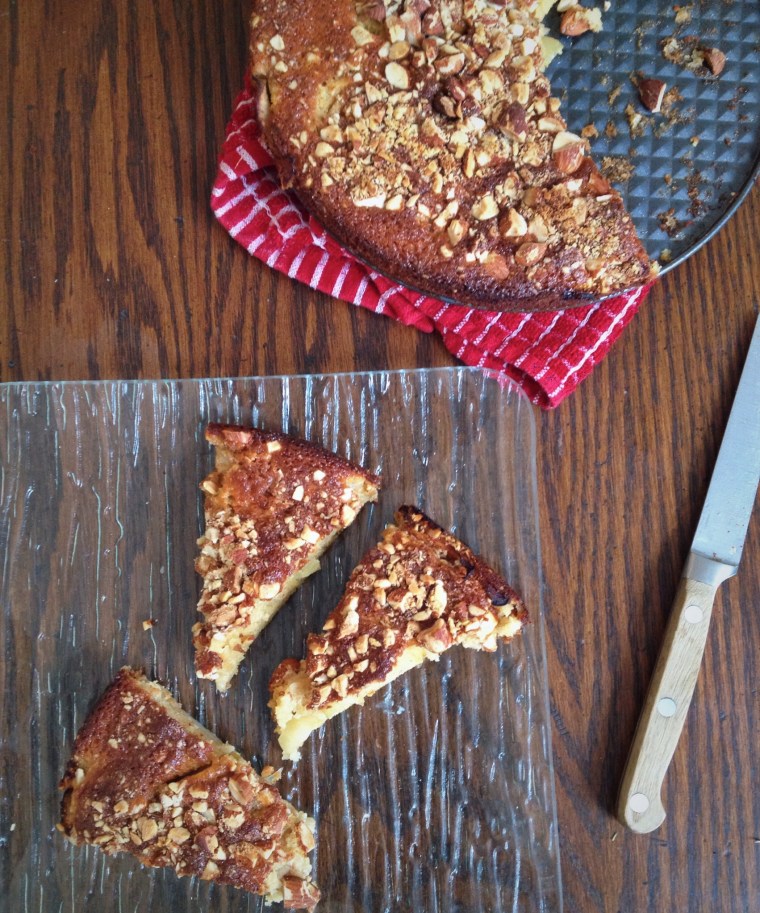 Apple Cinnamon Coffee Cake | KellyintheKitchen | 2 apples, 1/2 tbsp cinnamon, 2 tbsp sugar, 1 tsp lemon juice, 6 tbsp butter, heaping 1/2 cup brown sugar, 2 eggs, 3/4 cups flour, 1/2 tbsp baking powder, pinch of salt, 1/4 cup milk, 1/4 cup almonds, 1/8 tsp cinnamon, pinch of ground ginger