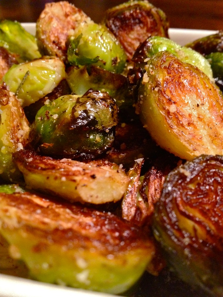 Rosemary Lemon Roasted Brussels Sprouts | KellyintheKitchen | olive oil, lemon zest, 1 clove garlic, 1 sprig rosemary, 100 g brussels sprouts, 1 tbsp parmesan cheese, salt and pepper